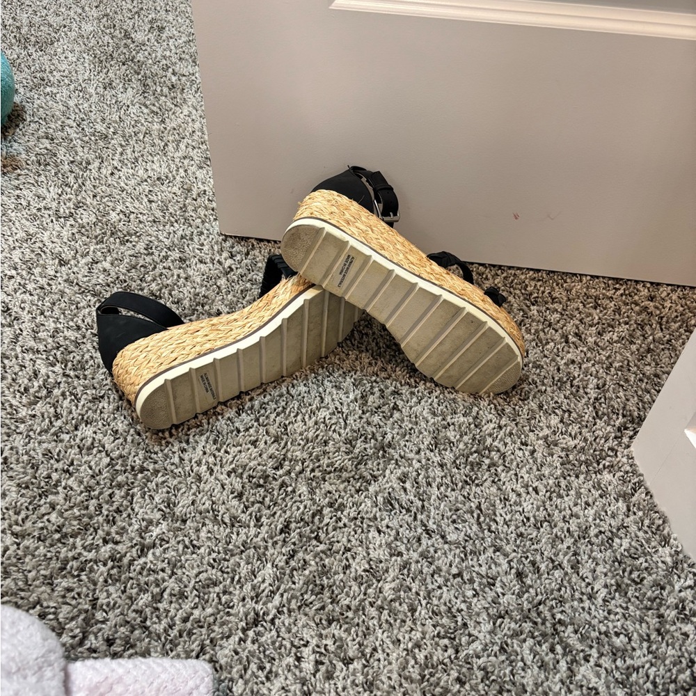 Dolce Vita Black Espadrille Wedges - Picture 4 of 4